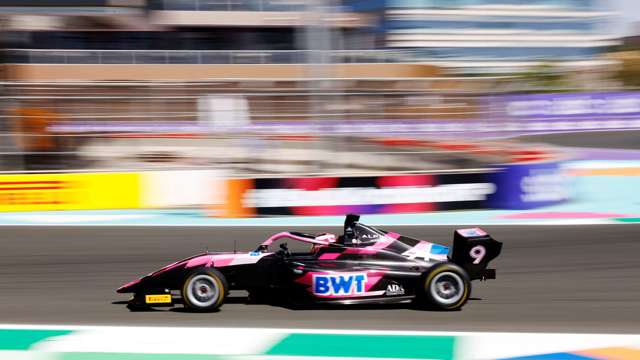 alpines-f1-academy-star-abbi-pulling-09.jpg