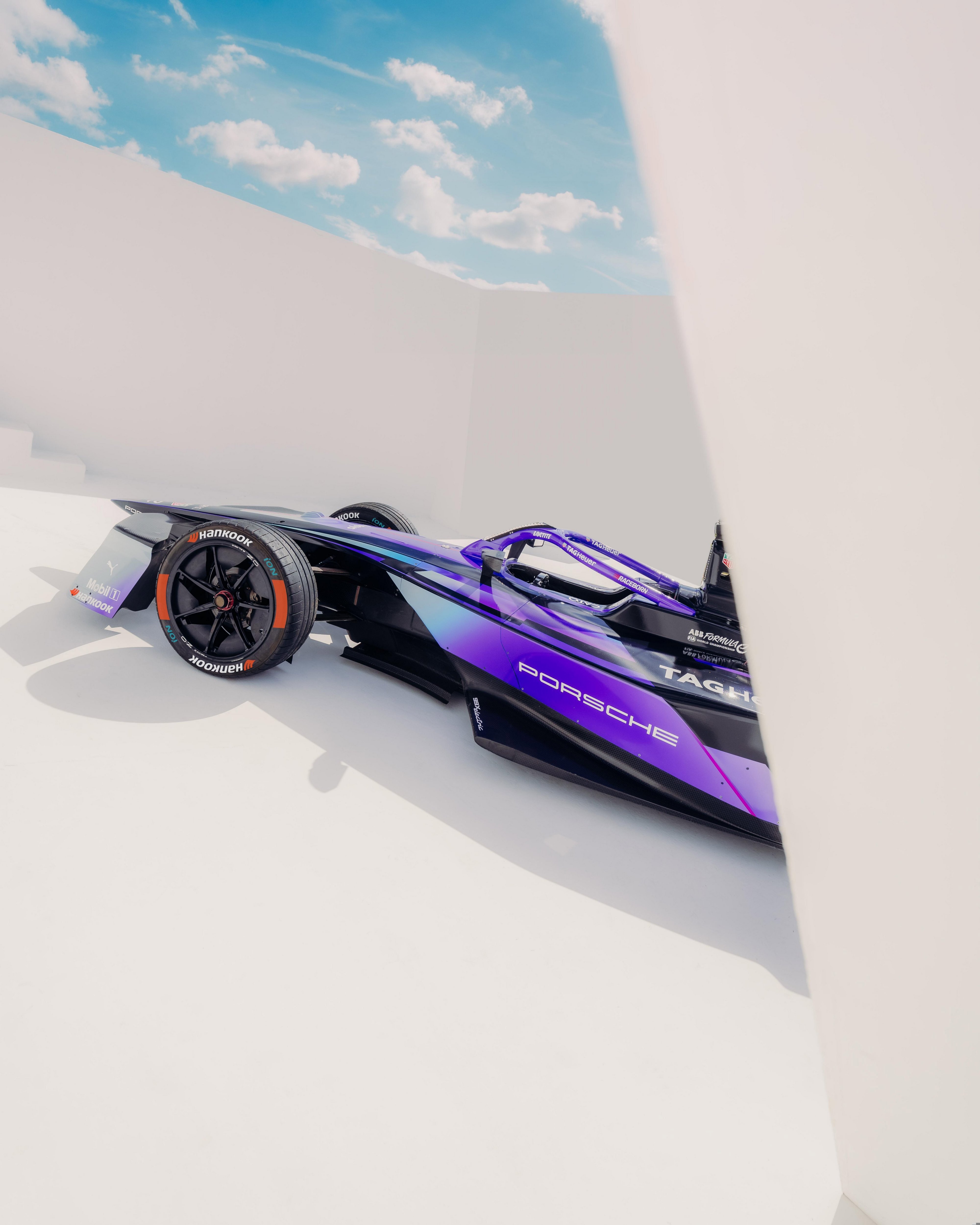 Porsche Gen3 Evo Formula E car has a bold new look 6.jpg