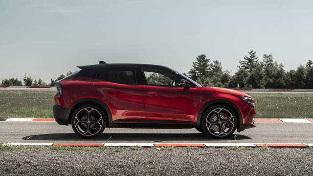 Alfa Romeo Junior Veloce First Drive Review 02.jpg