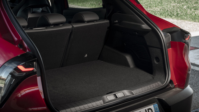 Alfa Romeo Junior Veloce First Drive Review 08.jpg