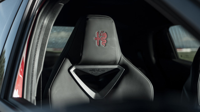 Alfa Romeo Junior Veloce First Drive Review 12.jpg