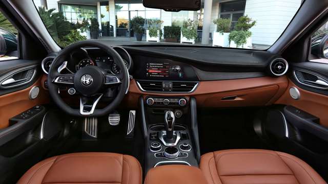 alfa-romeo-giulia-2020-interior-goodwood-18122019.jpg