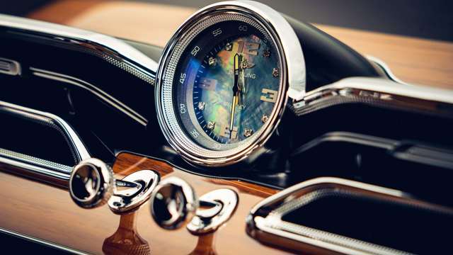 bentley-bentayga-v8-clock-goodwood-12082020.jpg