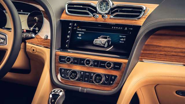bentley-bentayga-v8-infotainment-goodwood-12082020.jpg