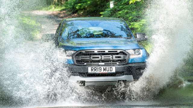 ford-ranger-raptor-wading-goodwood-19052117.jpg