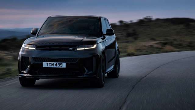 range_rover_sport_sv_firstdrive_goodwood__24my_obsidian-black_160224_04.jpeg