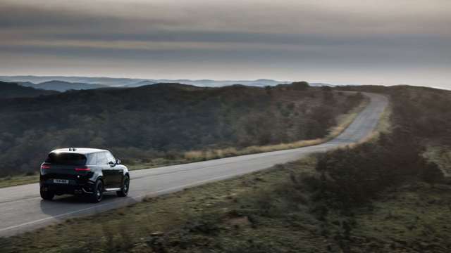 range_rover_sport_sv_firstdrive_goodwood__24my_obsidian-black_160224_07.jpeg