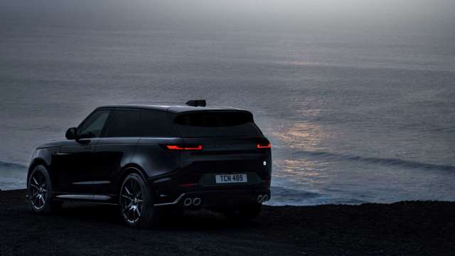 range_rover_sport_sv_firstdrive_goodwood__24my_obsidian-black_160224_11.jpeg