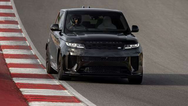 range_rover_sport_sv_firstdrive_goodwood__24my_obsidian-black_160224_22.jpeg