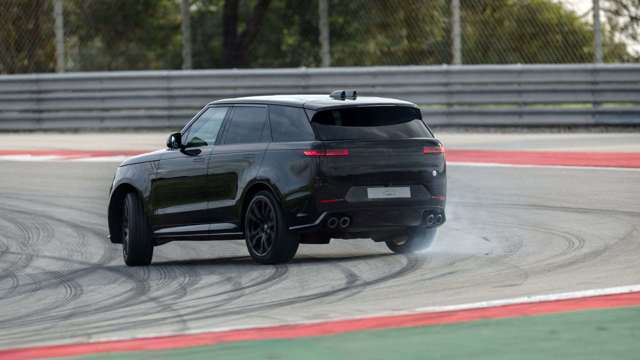 range_rover_sport_sv_firstdrive_goodwood__24my_obsidian-black_160224_24.jpeg