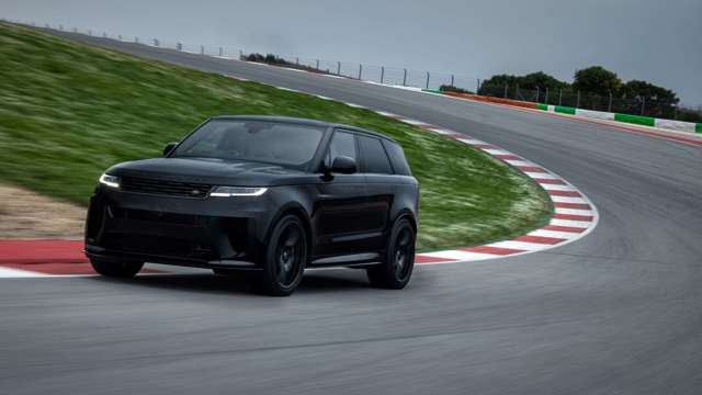 range_rover_sport_sv_firstdrive_goodwood__24my_obsidian-black_160224_29.jpeg