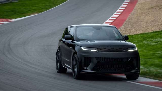 range_rover_sport_sv_firstdrive_goodwood__24my_obsidian-black_160224_30.jpeg