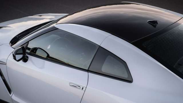 nissan-gt-r-nismo-carbon-roof-goodwood-20042021.jpg