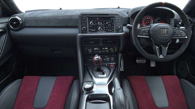nissan-gt-r-nismo-interior-goodwood-20042021.jpg