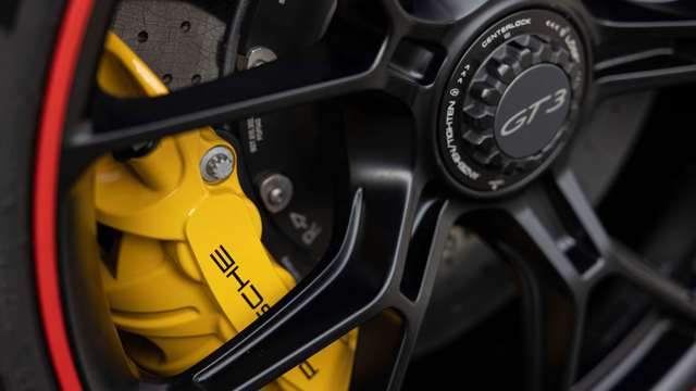 porsche-911-gt3-brakes-goodwood-28042021.jpg