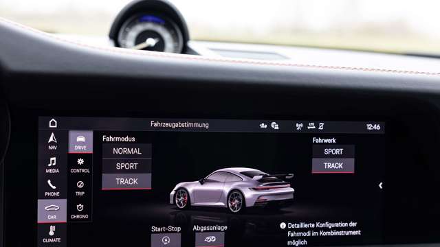porsche-911-gt3-infotainment-goodwood-28042021.jpg