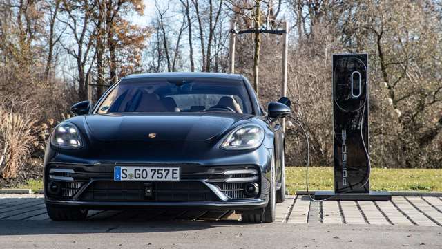 porsche-panamera-turbo-s-e-hybrid-sport-turismo-05.jpg