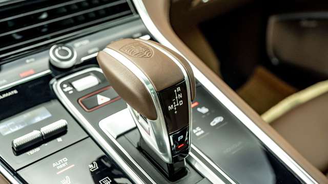 porsche-panamera-turbo-s-2021-gearbox-goodwood-21092020.jpg