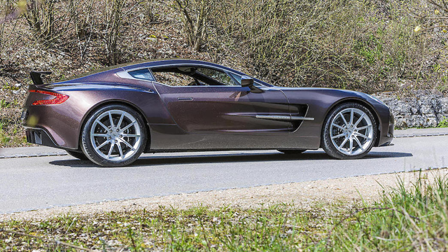 bonhams_aston_martin_one_77_28041603.png