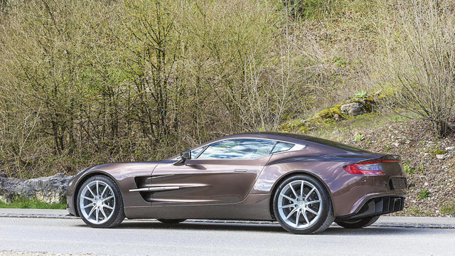 bonhams_aston_martin_one_77_28041612.png