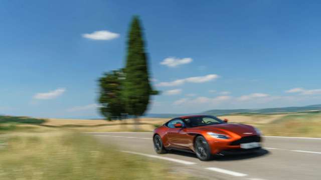 aston_martin_db11_04081616.jpg