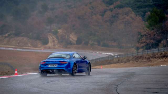 alpine_frst_drive_review_11121731.jpg