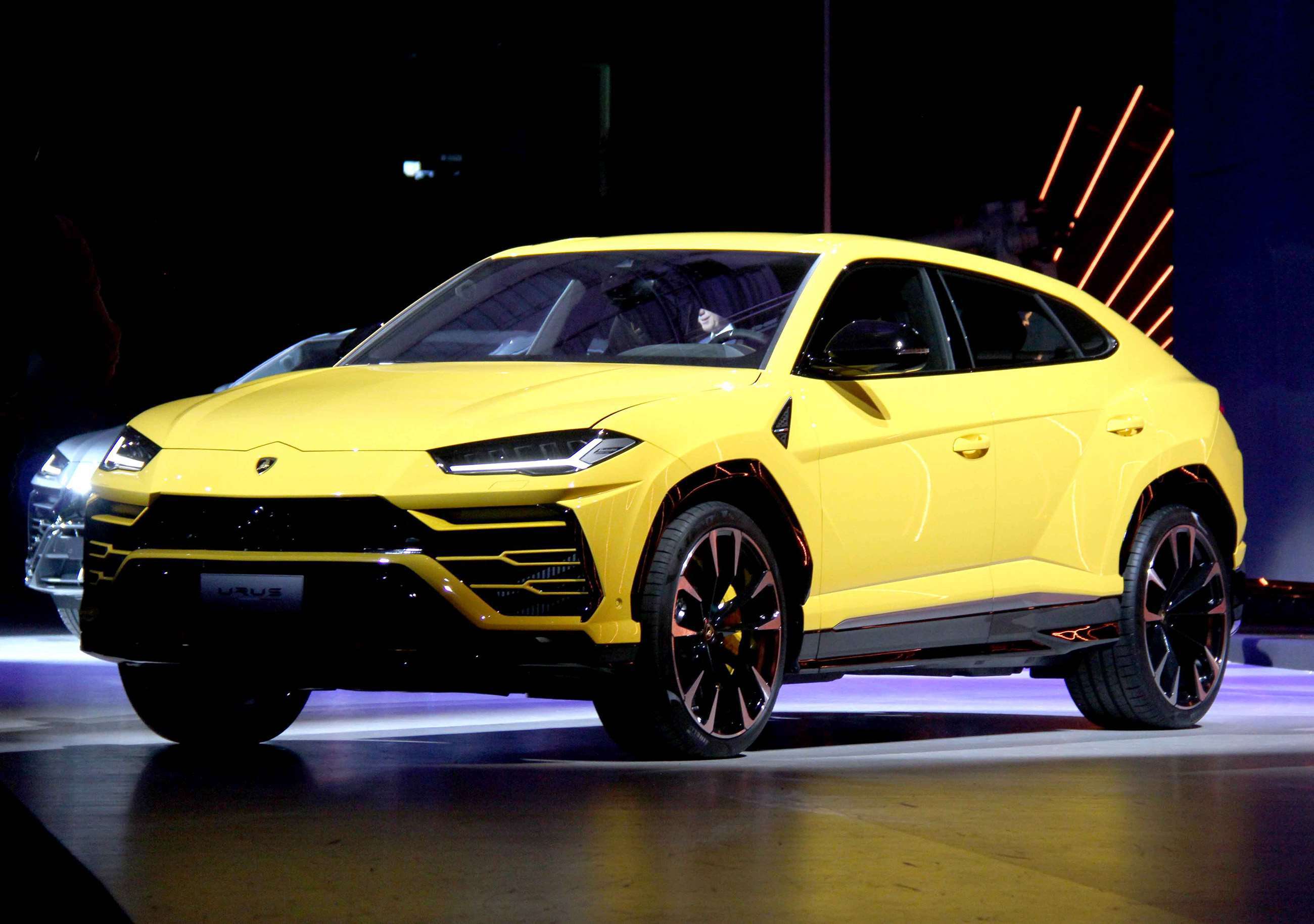 lamborghini_urus_goodwood_05121702.jpg