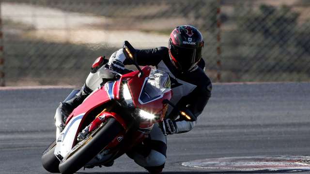 honda_fireblade_sp_28071744.jpg