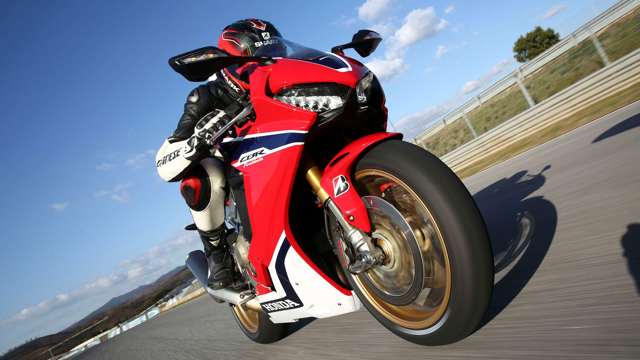 honda_fireblade_sp_28071760.jpg
