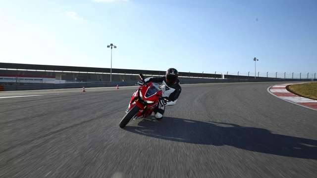 honda_fireblade_sp_28071761.jpg