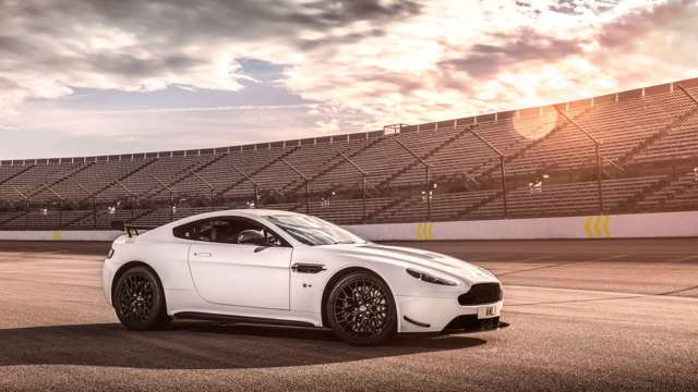 aston_martin_vantage_amr_goodwood_15062017_accessories_03.jpg