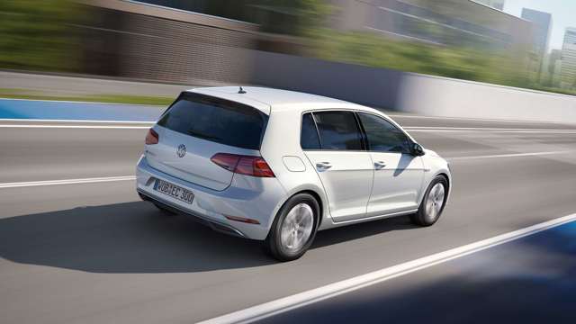 volkswagen_e-golf_review_goodwood_17052017_02.jpg
