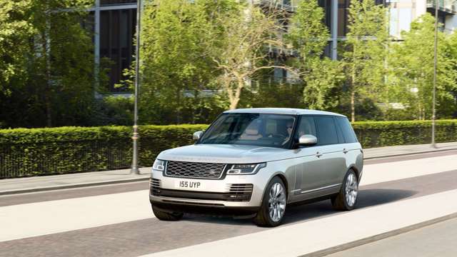 rr_18my_phev_lwb_onroad_101017_04.jpg