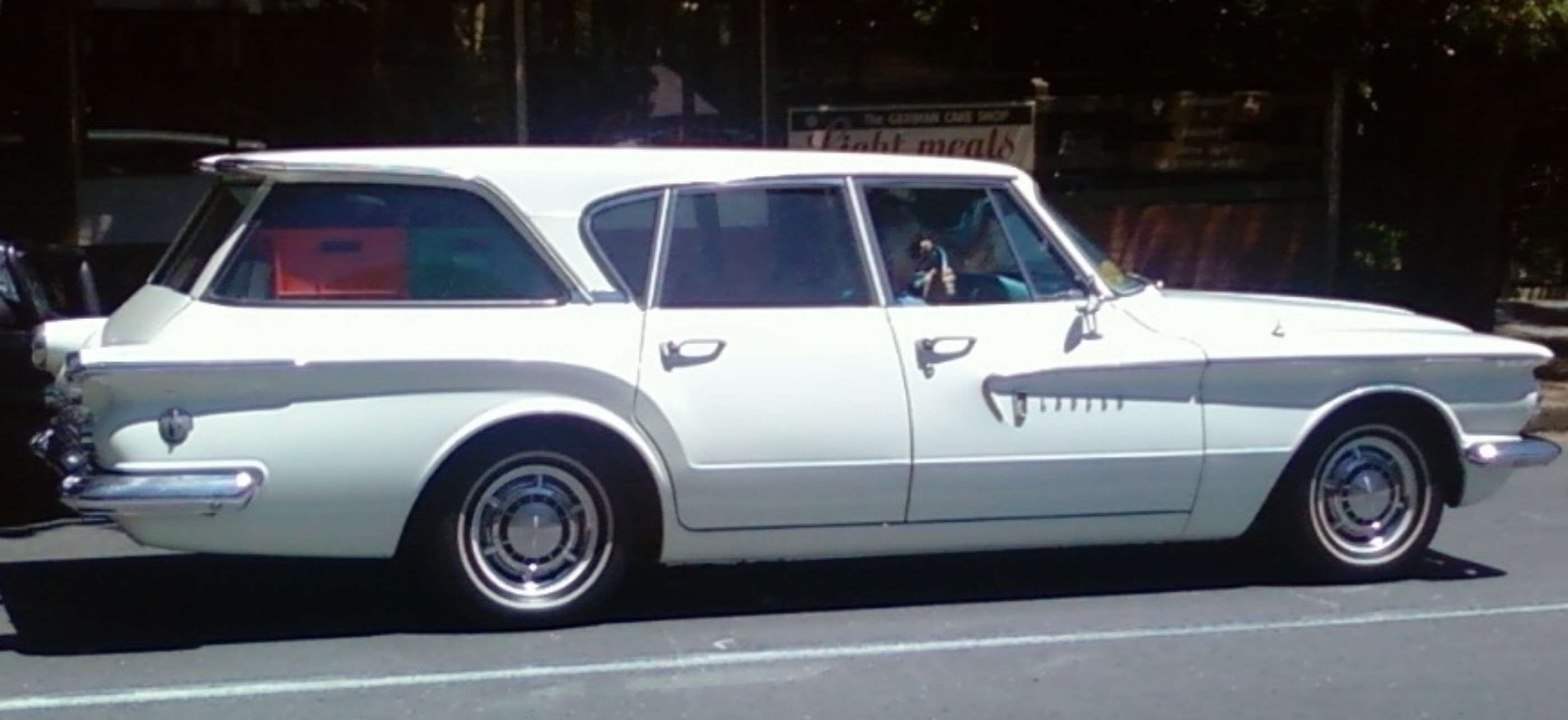 dodge_lancer_station_wagon.jpg