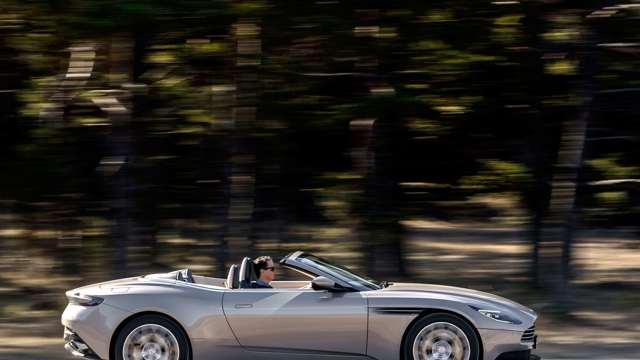 aston_martin_db11_volante_190218102.jpg