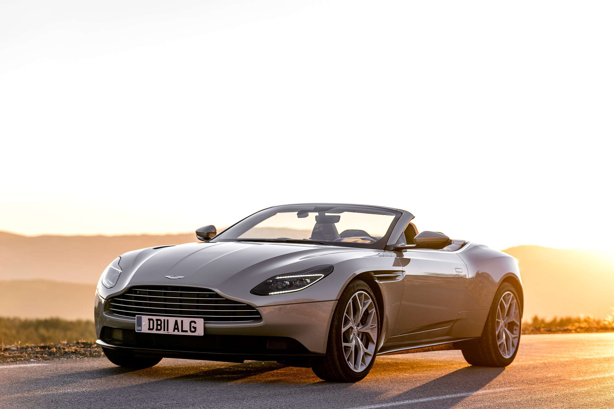 aston_martin_db11_volante_19021829.jpg