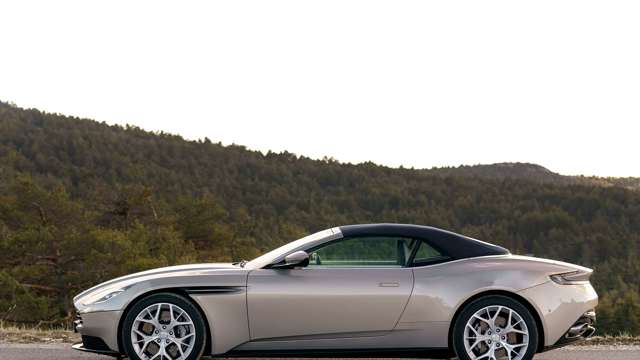 aston_martin_db11_volante_19021858.jpg