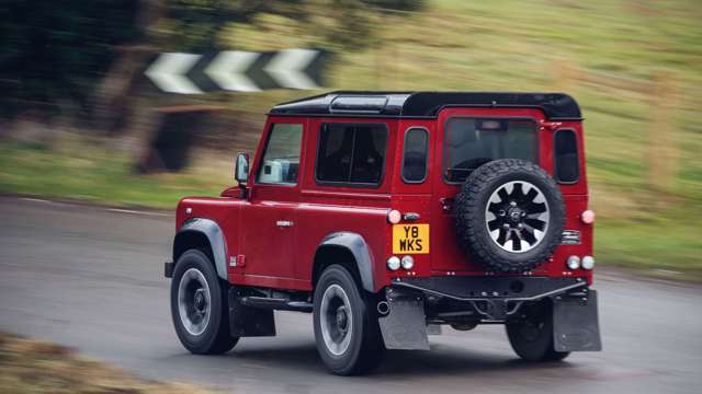 land_rover_defender_v8_reborn_goodwood_17011807.jpg
