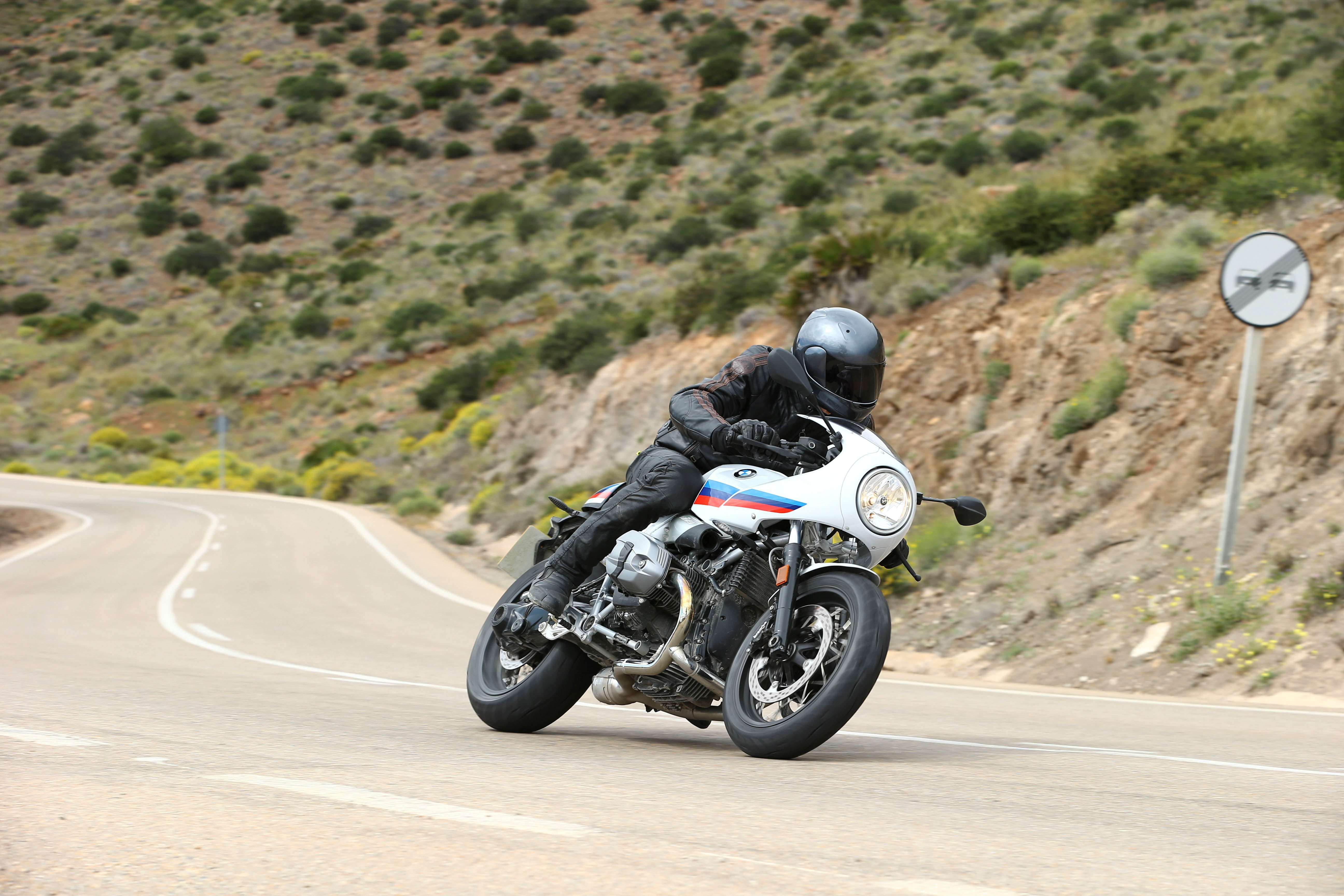 bmw-_r_ninet_racer_24.jpg