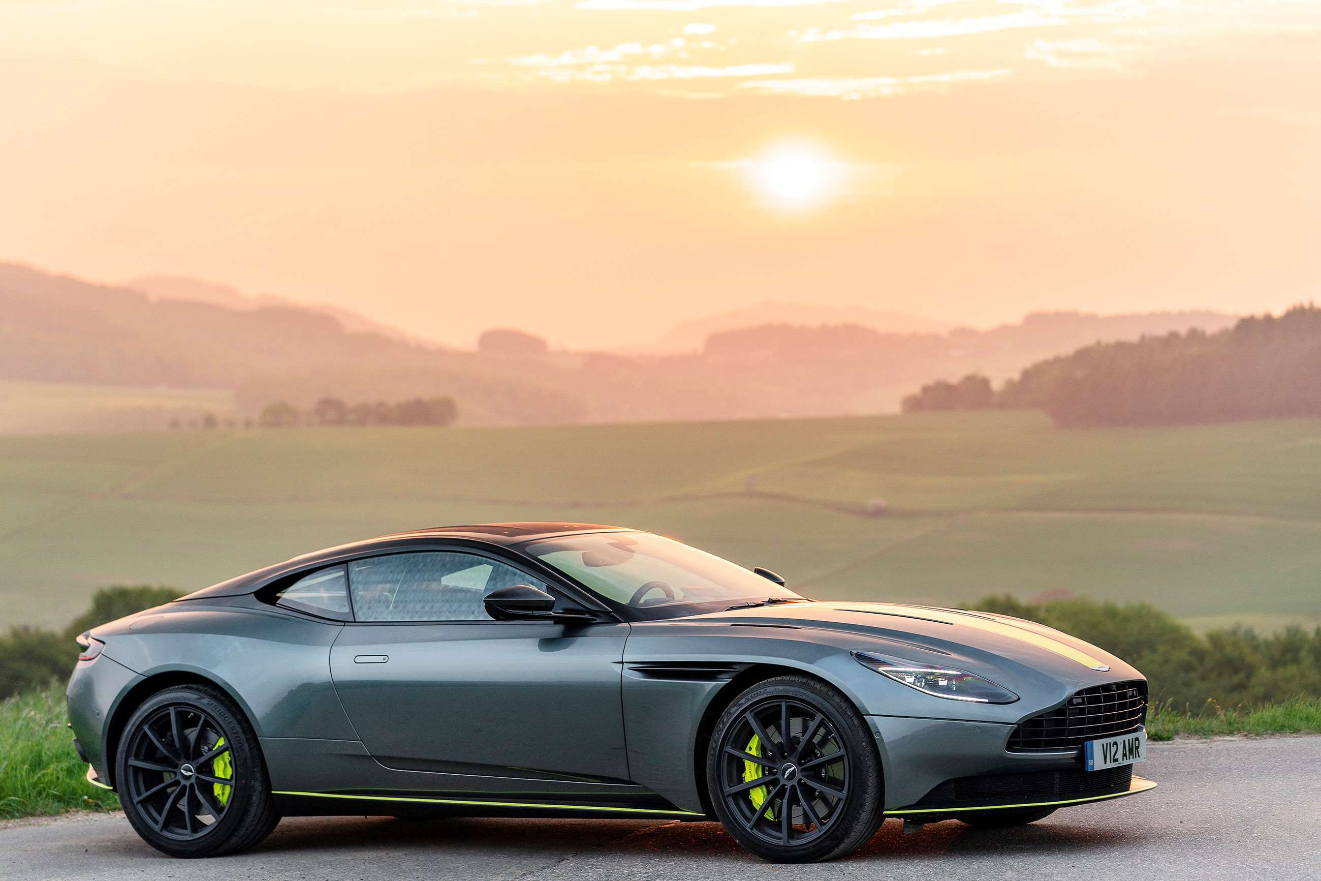aston_martin_db11_amr_07061834.jpg