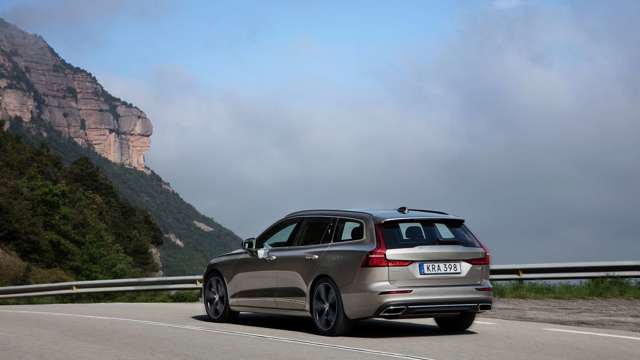volvo_v60_estate_goodwood_11061824.jpg