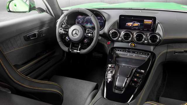 mercedes_amg_gt_pro_30111801.jpg