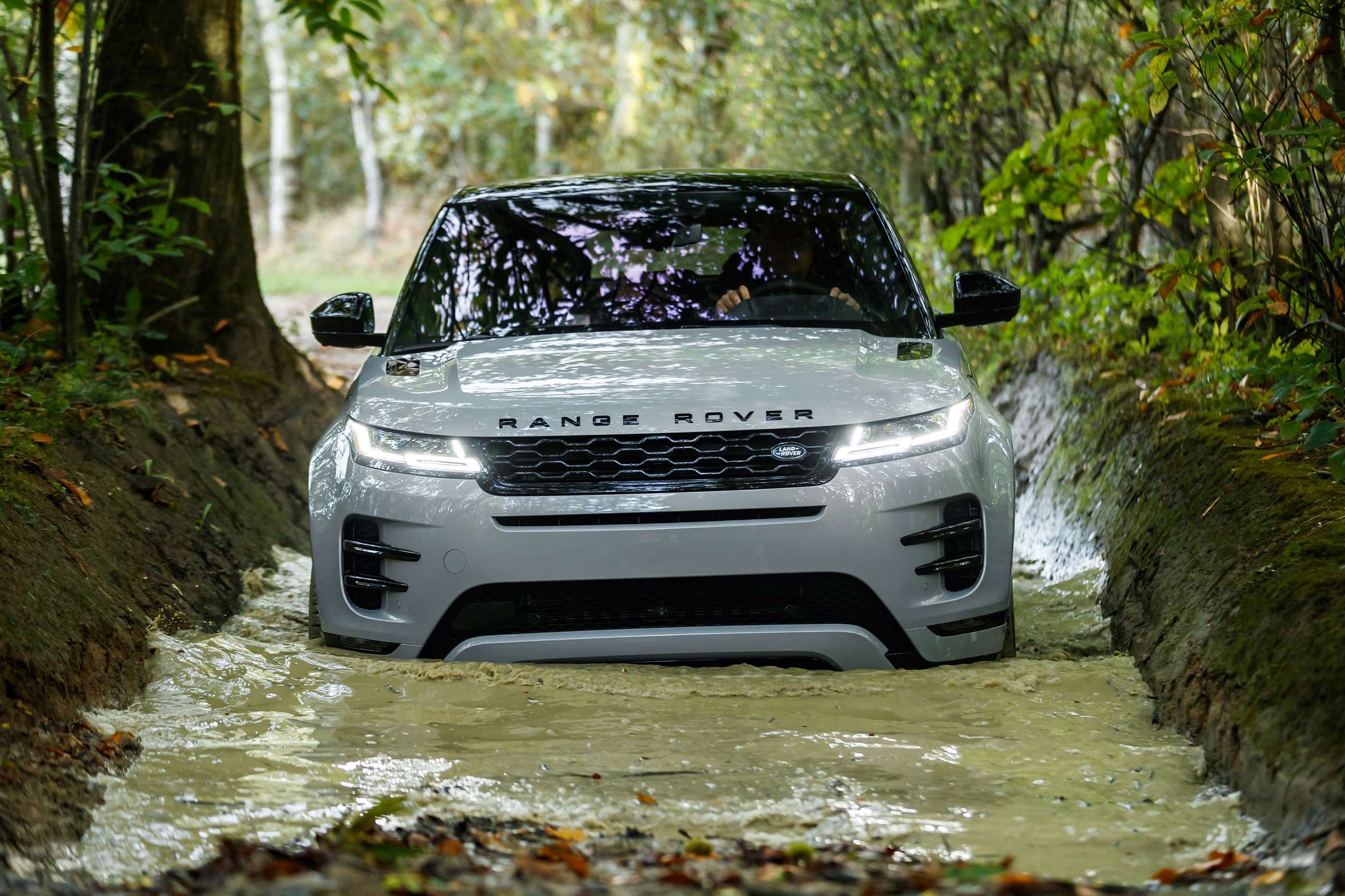 2019_range_rover_evoque_21111803.jpg