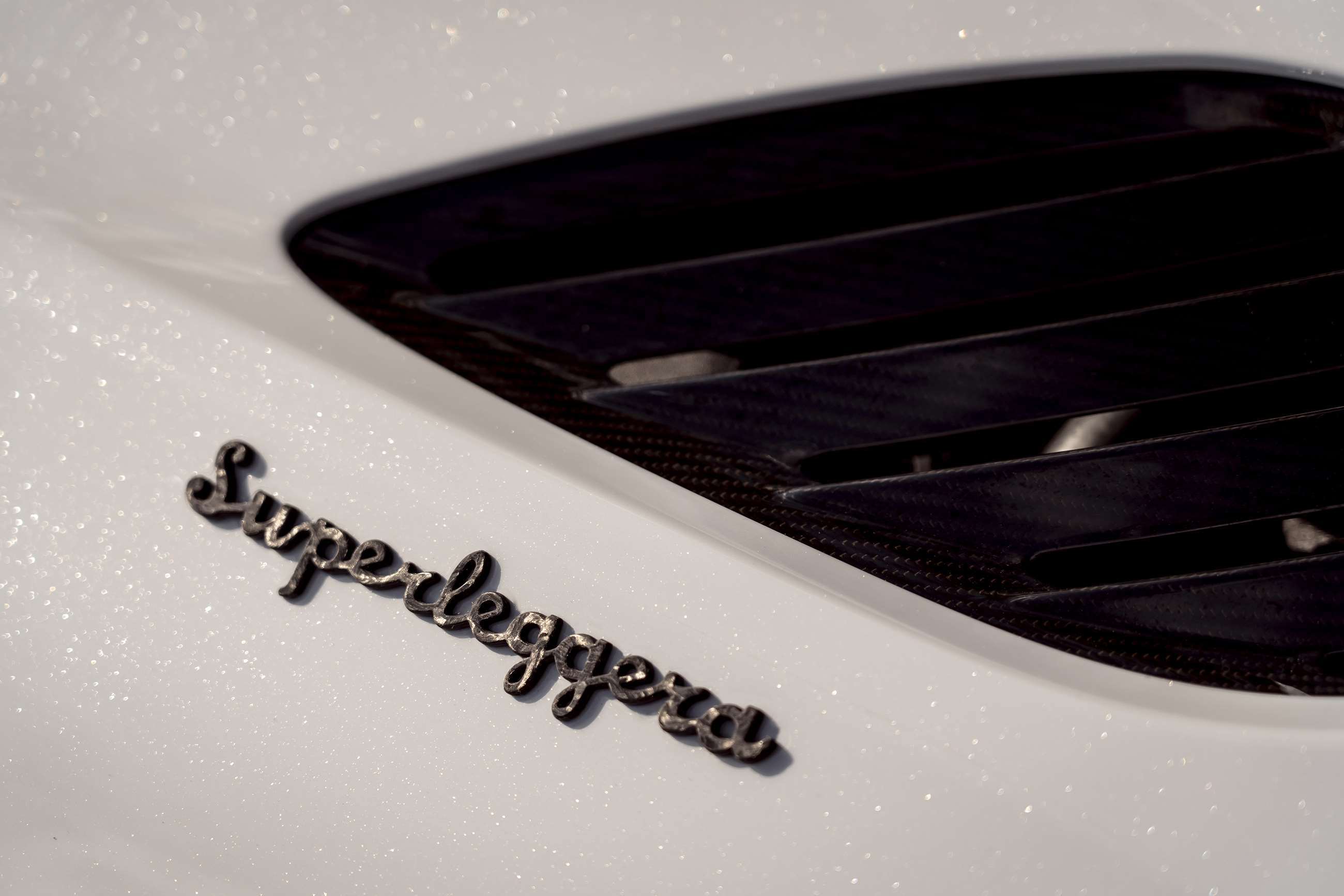 aston-martin-dbs-superleggera-volante-badge-goodwood-24042019.jpg