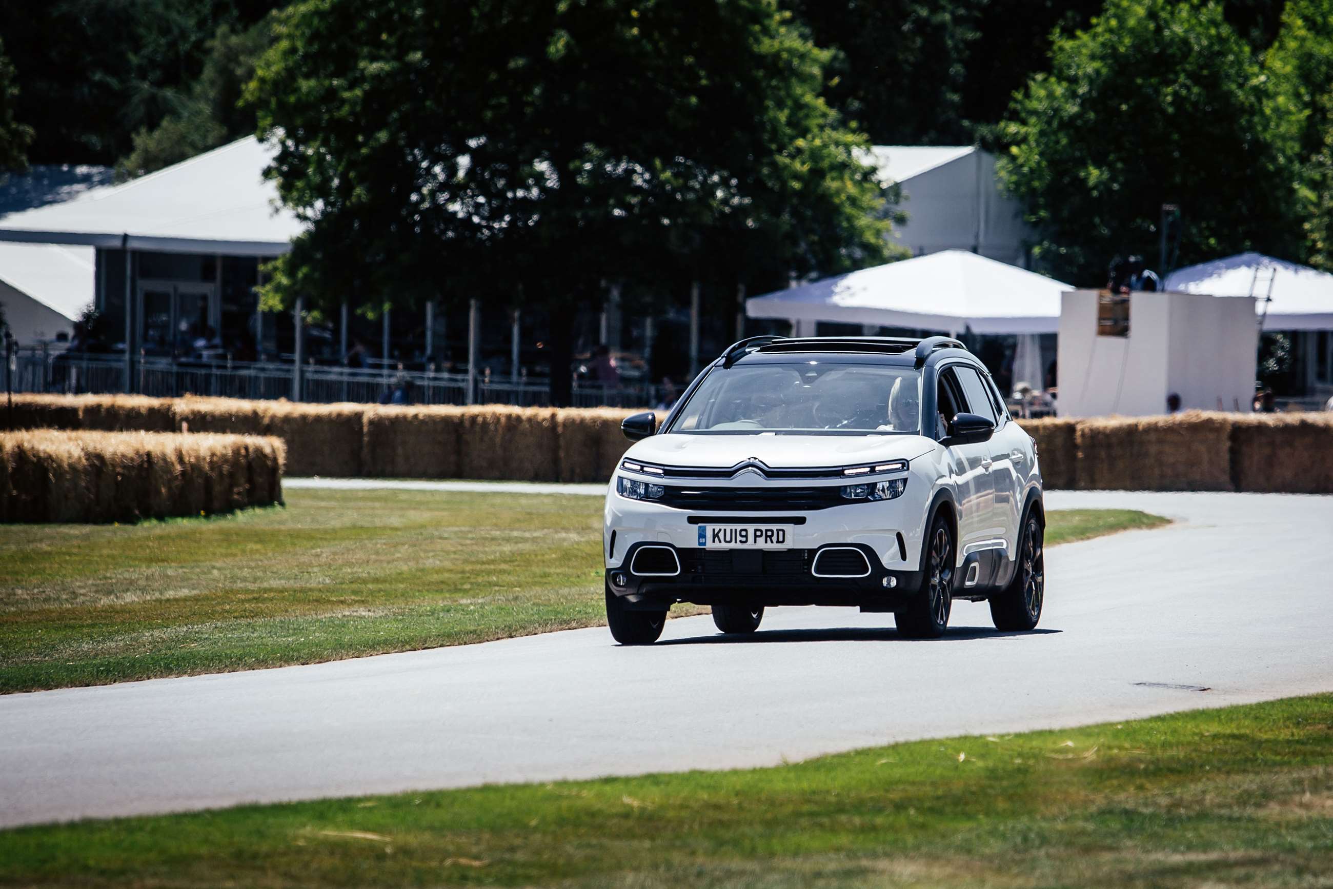 fos-2019-citroen-c5-aircross-linda-jackson-goodwood-12082019.jpg