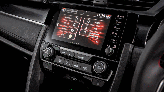 honda-civic-sport-line-infotainment-goodwood-09122019.gif