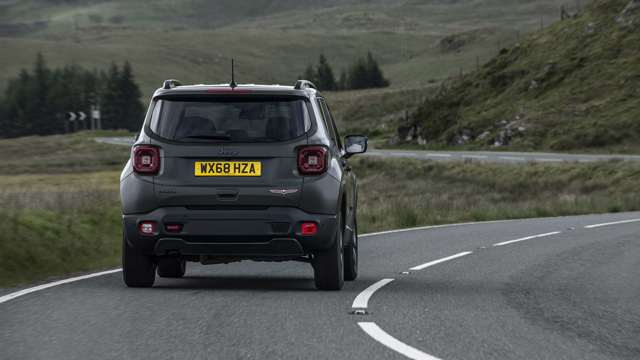 jeep-renegade-trailhawk-uk-goodwood-20122019.jpg