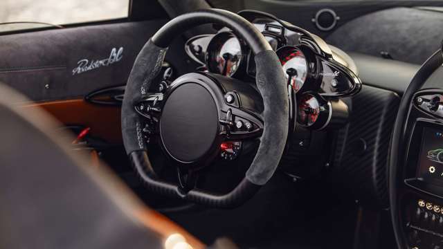 pagani-huayra-roadster-bc-steering-wheel-goodwood-31072019.jpg