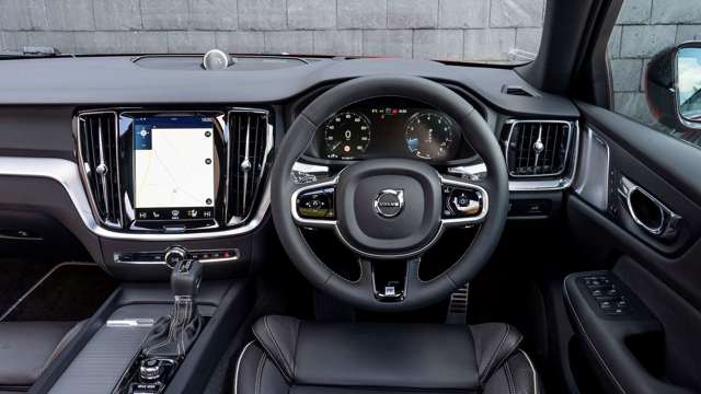 volvo-v60-2019-interior-goodwood-07052019.jpg