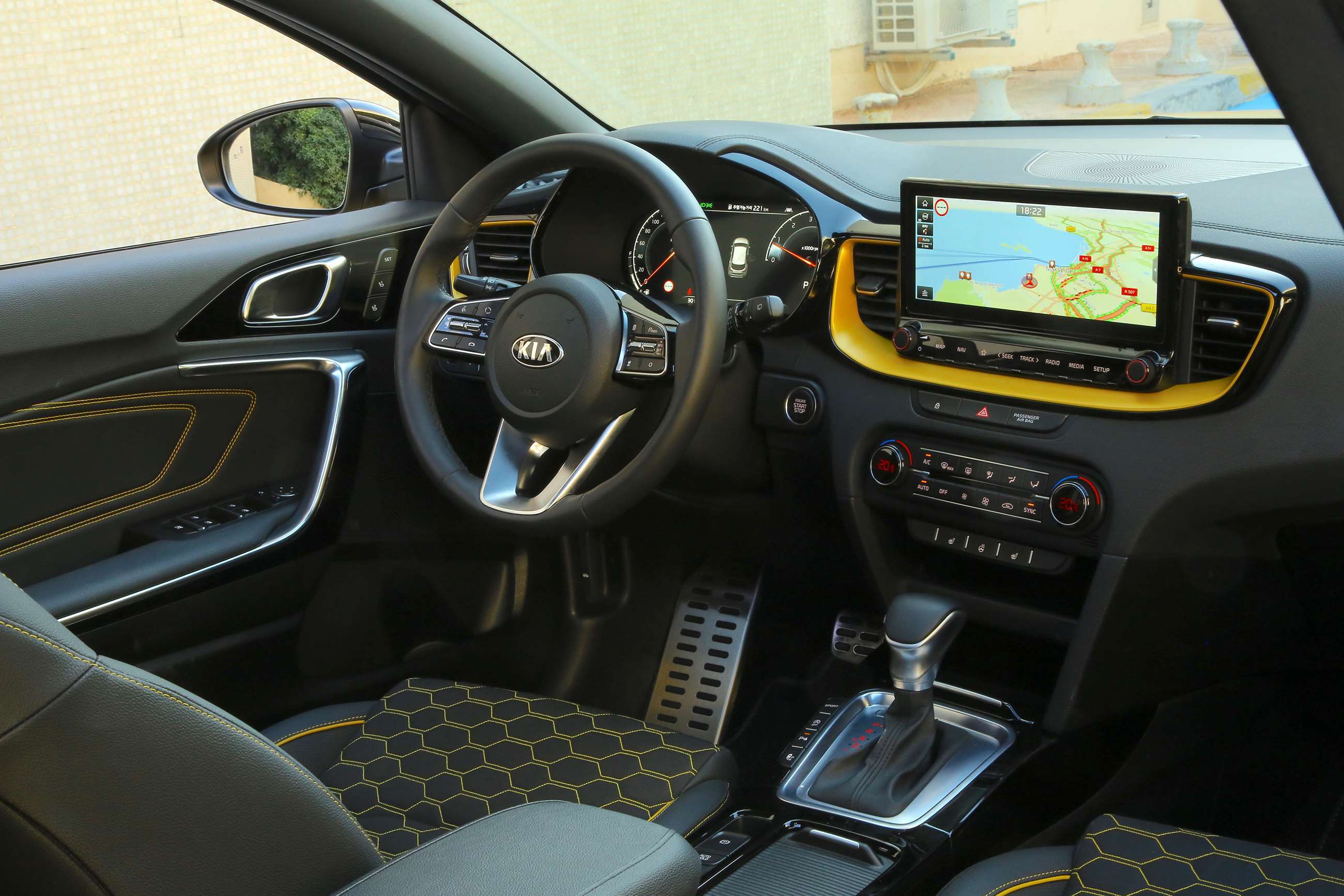 kia-xceed-interior-goodwood-18092019.jpg